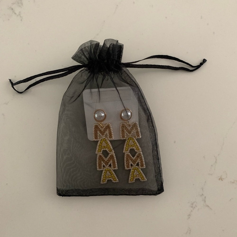 MAMA earring